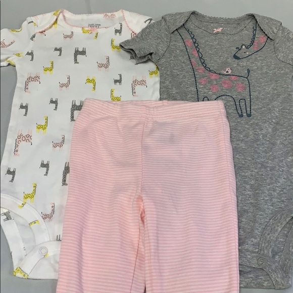 Carter's Other - New 12M Girl’s 3 piece giraffe pajama set